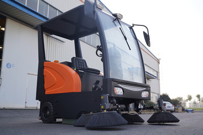 榮事達(dá)RS-DS180駕駛式清掃車 榮事達(dá)RS-DS180駕駛式掃地機(jī).jpg